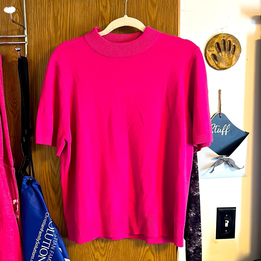 Pink short sleeve sweater.